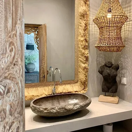 Pure Luxury In Villa *